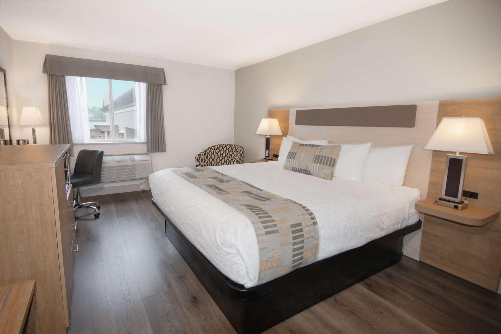 Coast Abbotsford Hotel & Suites Exterior foto